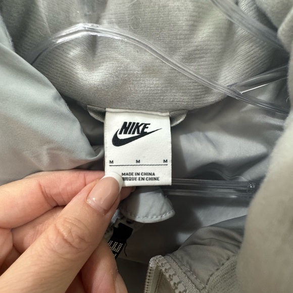 Nike Light Gray Puffer Jacket - Picture 2 of 7